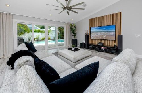 Palm Harbor House | NEW! Palm Harbor Hideaway - Beautiful, Spacious 4BR Home with Amazing Pool