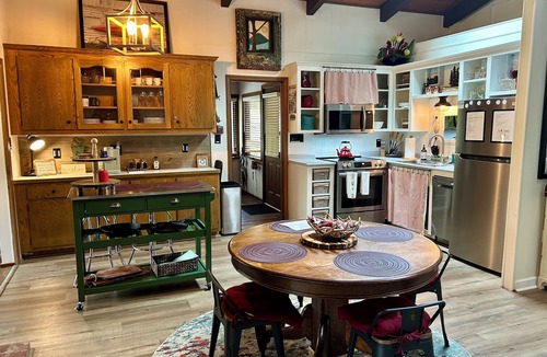 Newland Cabin | NEW Papa's Place on 1st hole Linville Land Harbor Pet Friendly