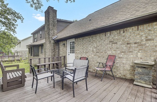 North Charleston House | NEW! Pet Friendly Retreat Near Navy Base and CHS