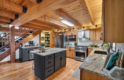 Casar Cabin | NEW! Pine Mountain Lodge Game Room & Wrap-Around Porch