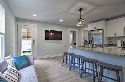The Point Apartment | NEW! Renovated 2 Bed 2 Bath Apartment Downtown