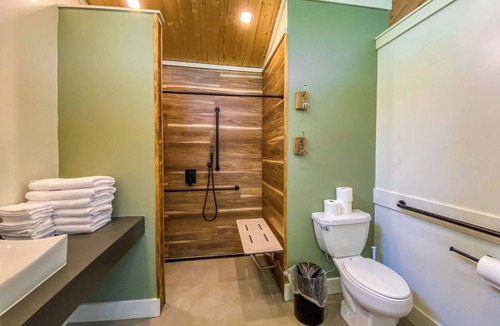 Peterstown Cabin | New River Gorge Cabin at Four Fillies Lodge-Wheelchair Accessible