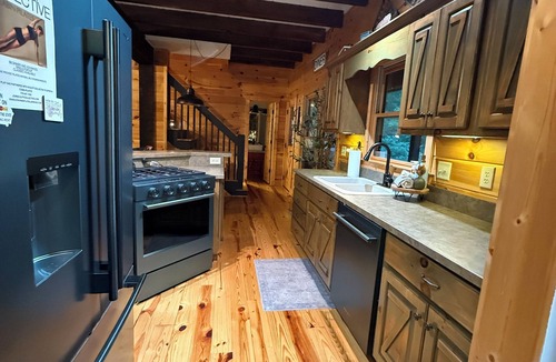 Ellijay Cabin | New! Rocco's creekside cabin, relax and wine down on the newly screened in porch