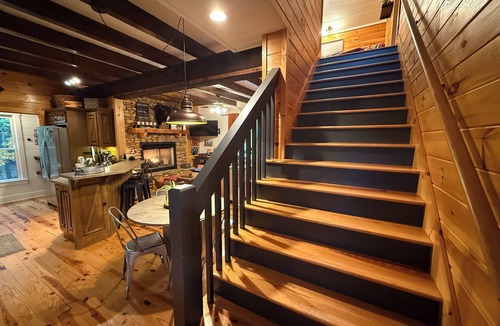 Ellijay Cabin | New! Rocco's creekside cabin, relax and wine down on the newly screened in porch