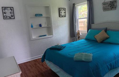Bay Isle House | New Sky side cottage close to beach