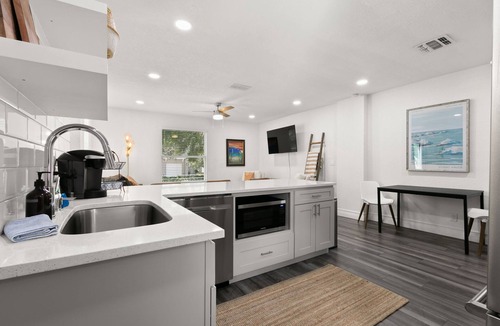 Courier City - Oscawana Apartment | NEW Soho Sanctuary - Gorgeous Apartment Steps to S Howard Ave With Fenced Yard