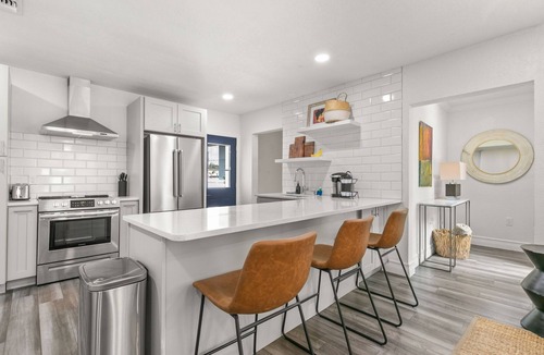 Courier City - Oscawana Apartment | NEW Soho Sanctuary - Gorgeous Apartment Steps to S Howard Ave With Fenced Yard