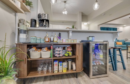 Bluff City Condo | “New” Speedway Skyview: Modern Trackside Stay, 3BR