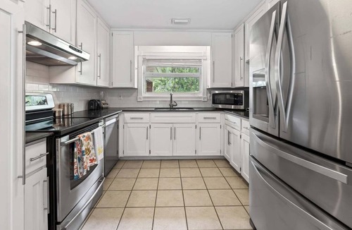 San Luis House | NEW! Sprawling 5BR Oasis Near FSU & Trails