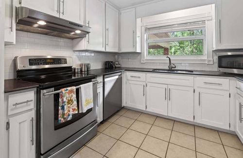 San Luis House | NEW! Sprawling 5BR Oasis Near FSU & Trails