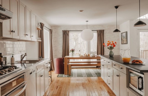 Hankins House | NEW: Streamside by Callicoon: Hot Tub, Sauna & Gym