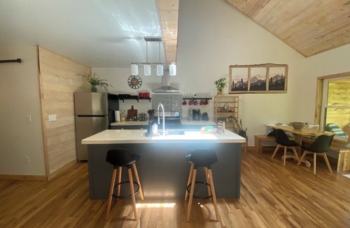 Waynesville Cabin | New stunning Maple Cabin in the NC mountains close to many attractions !
