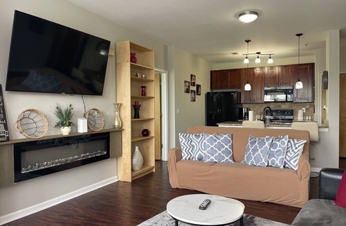 West End Condo | NEW! Stylish Sky Lofts Condo in Historic West End