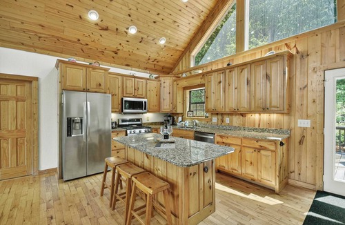 Cleveland Cabin | New! Sunrise Decks & Stargazing Hot Tub Game Room