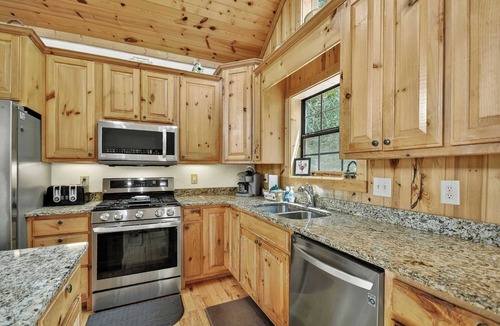 Cleveland Cabin | New! Sunrise Decks & Stargazing Hot Tub Game Room