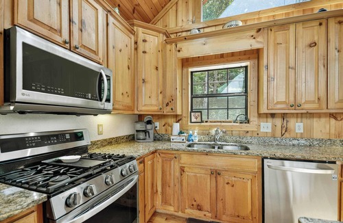 Cleveland Cabin | New! Sunrise Decks & Stargazing Hot Tub Game Room
