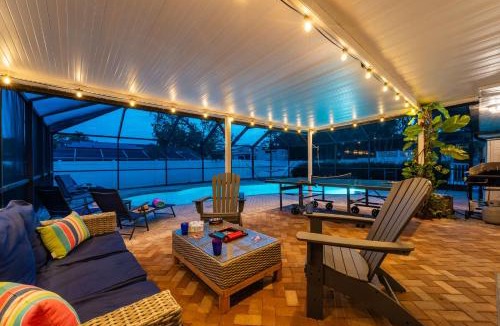 Palma Sola House | NEW Sunshine Getaway Heated Pool Hot Tub Games Villa