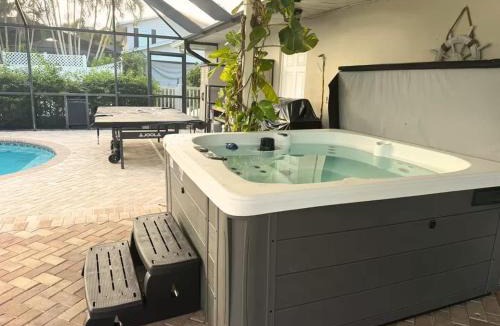 Palma Sola House | NEW Sunshine Getaway Heated Pool Hot Tub Games Villa