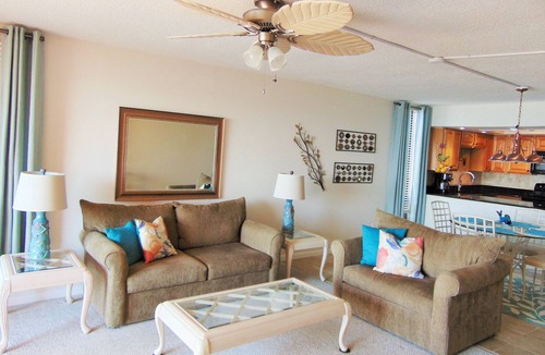 Indian Rocks Beach Condo | New Tastefully Remodeled Direct Gulf Front 1BR/BA Paradise - Very Clean