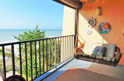 Indian Rocks Beach Condo | New Tastefully Remodeled Direct Gulf Front 1BR/BA Paradise - Very Clean