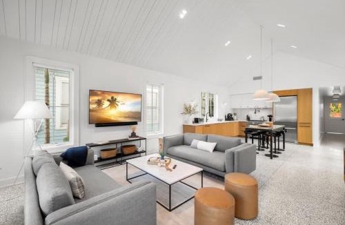 Historic Ybor House | NEW! The Humidor - 2 Epic, Luxury Ybor Townhomes, Steps to 7th Ave