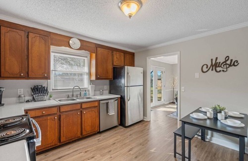 Murfreesboro House | ~NEW~The Pink Lady/Sleeps 6-9