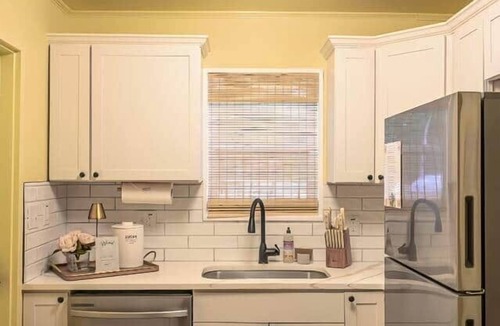 North Charleston House | *NEW* The Spoonbill 2 Kings 1 Full | 10M Downtown