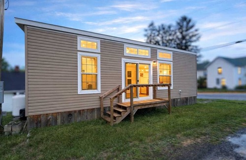 Floyd House | New! Tiny Ridge by Buffalo Mountain Getaway