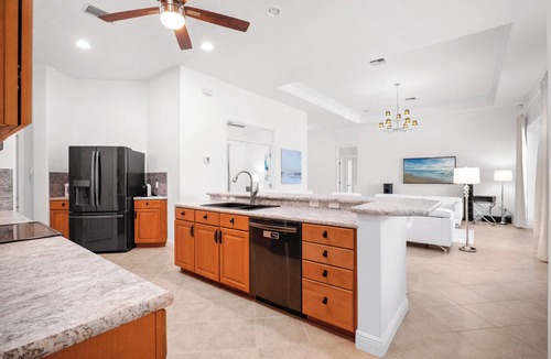 Trafalgar House | New vacation home! South-west facing, freshly renovated and refurnished!