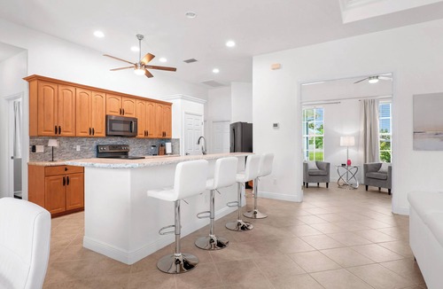 Trafalgar House | New vacation home! South-west facing, freshly renovated and refurnished!