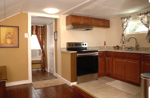 Lincolnville Apartment | New! Victorian Apartment. Park & Walk Everywhere in Town