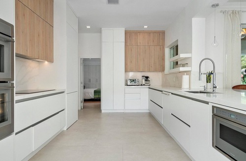 Northeast Coconut Grove House | NEW! Vizcaya Salt Water Pool House w Spa & Outdoor Kitchen