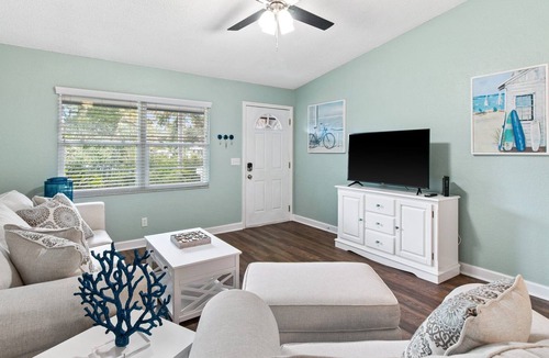 Crystal Beach House | *NEW* Walk to Crystal Beach Pier! Renovated 2 BR!