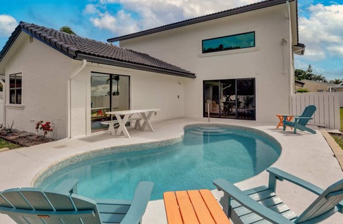 Juno Beach House | NEW! Walk to the Beach Juno Beauty w/ Pool & Bikes
