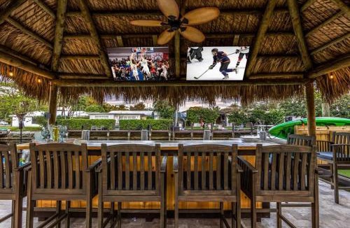 Poinsettia Heights House | New Waterfront Oasis Mins Beach, Eats, Shop