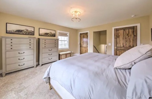 Young Harris House | New! Young Harris with Amazing outdoor living and Mountain views-