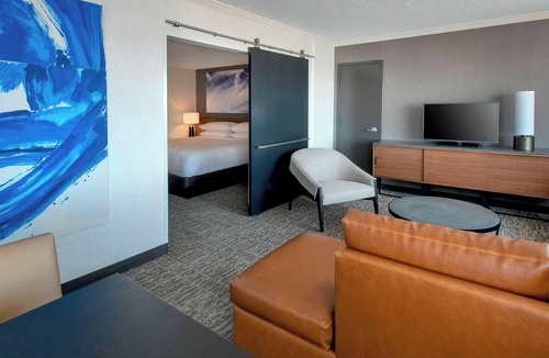 Newark Hotel | Newark Liberty International Airport Marriott