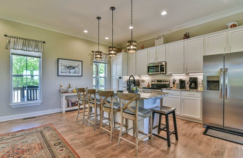 Black Mountain House | NEWER Luxury 6/6 Mt View in Gated Preserve, Hot Tub, Hiking Trails, EV Charger