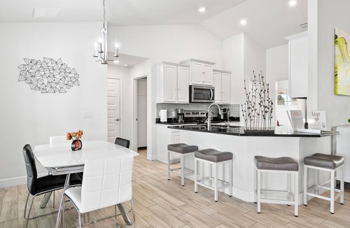 Oakland Hills House | Newley Built/Heated Pool/Golf Course Views/Sleeps 9