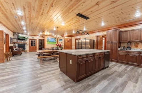 Caton Cabin | NewLuxuryCabin EVCharger Sauna HeatedIndoorPool Arcade Games Gazebo Sleep30EV4