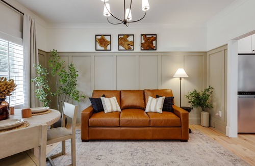 Watkinsville House | Newly Built 5 BR, 6 Miles to UGA, Fire Pit, Sauna, Game Room.
