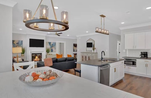 Knoxville House | Newly built, fully equipped Knoxville home for 10!