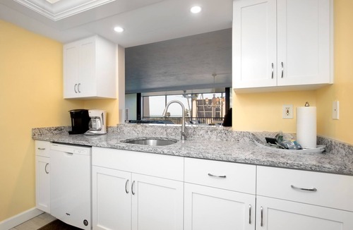 Beachview Country Club Estates Condo | Newly Decorated Three Bedroom Condo - Sundial Q205