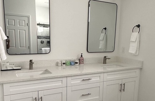 Eisenhower House | Newly Furnished, Private area with Beautiful Sunsets, Family/Pet-Friendly!