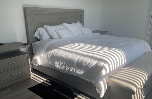 Eisenhower House | Newly Furnished, Private area with Beautiful Sunsets, Family/Pet-Friendly!