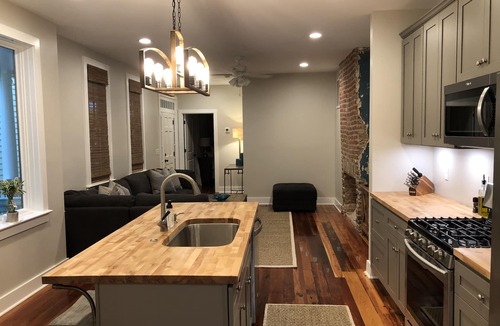 Downtown Charleston Apartment | Newly Listed: Charming home in historic dwtn, walk to shops/parks, Free parking