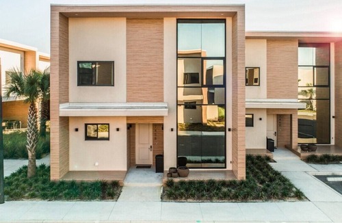 Florida Central Atlantic Coast House | Newly Opened Gorgeous 4 B/R Villa w Free Parking and Wi-Fi