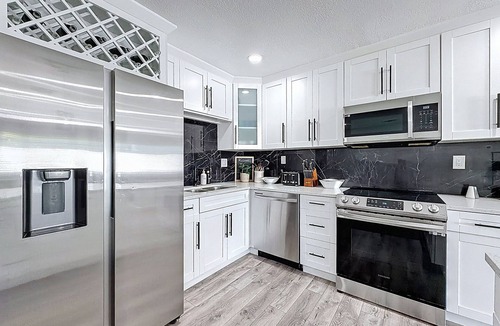 Largo House | Newly Redesigned Backyard | Heated Pool | Putting Green