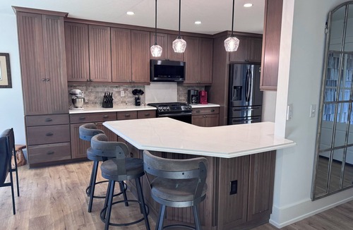 Sapphire Cabin | NEWLY REMODELED 4BR/4BA Home - Next available October 2026
