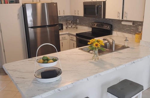 Venice East House | Newly remodeled, all new furniture, beaches, shopping, restaurants, golf, tennis